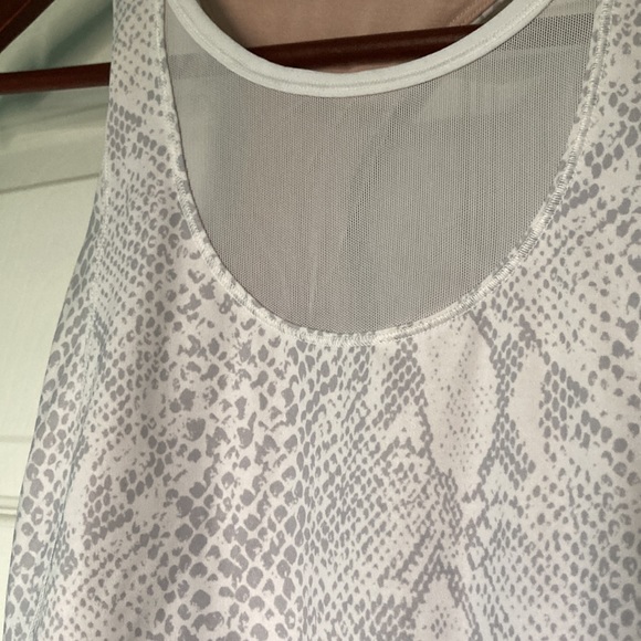 Lululemon tank - Picture 5 of 7